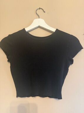 Black Ribbed Crop Top